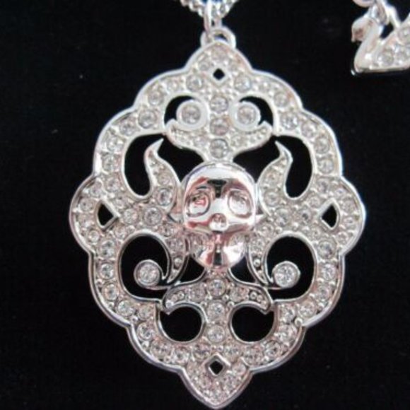 FLASH SALE Swarovski Swan Signed Valora Skull Pendant Necklace New with Box - Picture 1 of 7